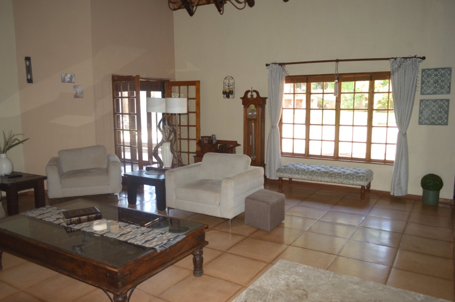 5 Bedroom Property for Sale in Wilkoppies North West